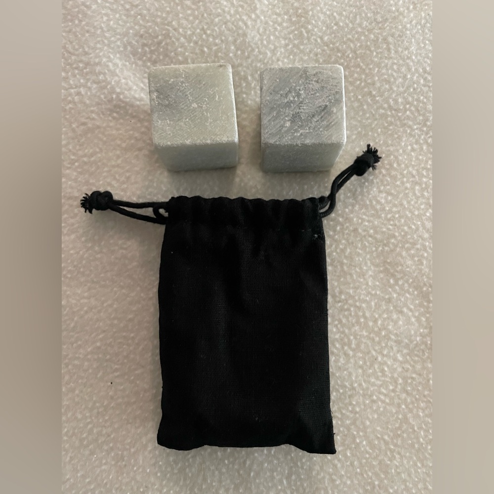 Set of 2 Large 1.5 Inch Whiskey Stones with Drawstring Bag - Picture 2 of 4